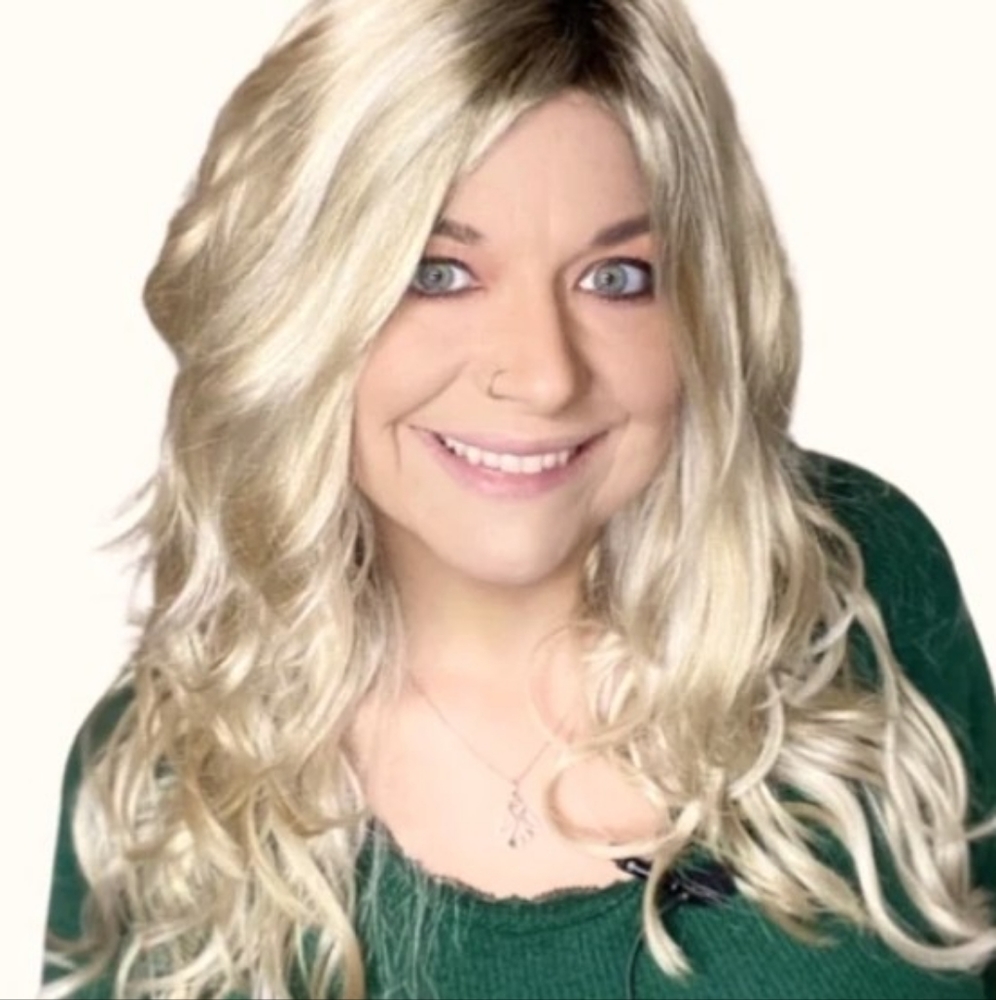 Esteticas Blaze in RH1488 NWOT PRICE FIRM ON THIS WIG.